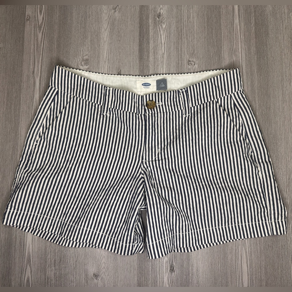 Old Navy - Everyday Shorts - 5” Inseam - Sz 0 - Blue/White Seersucker